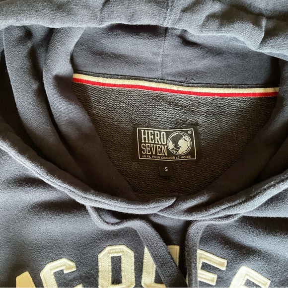 Hero Seven hooded sweatshirt. Very cool unique sweatshirt from France. - Picture 2 of 3